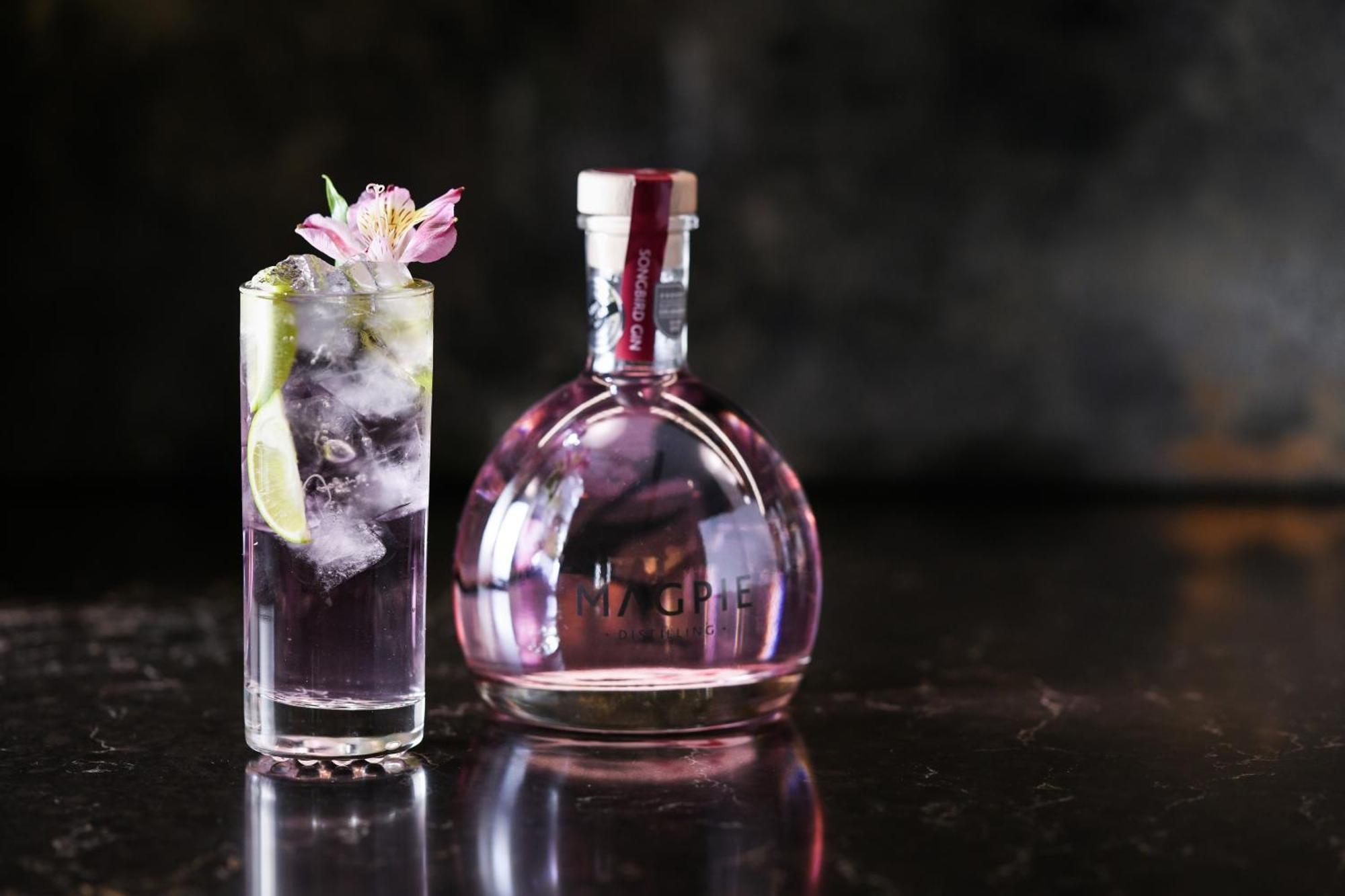 Powerhouse Hotel Tamworth By Rydges Exterior foto A bottle of Pink Gin